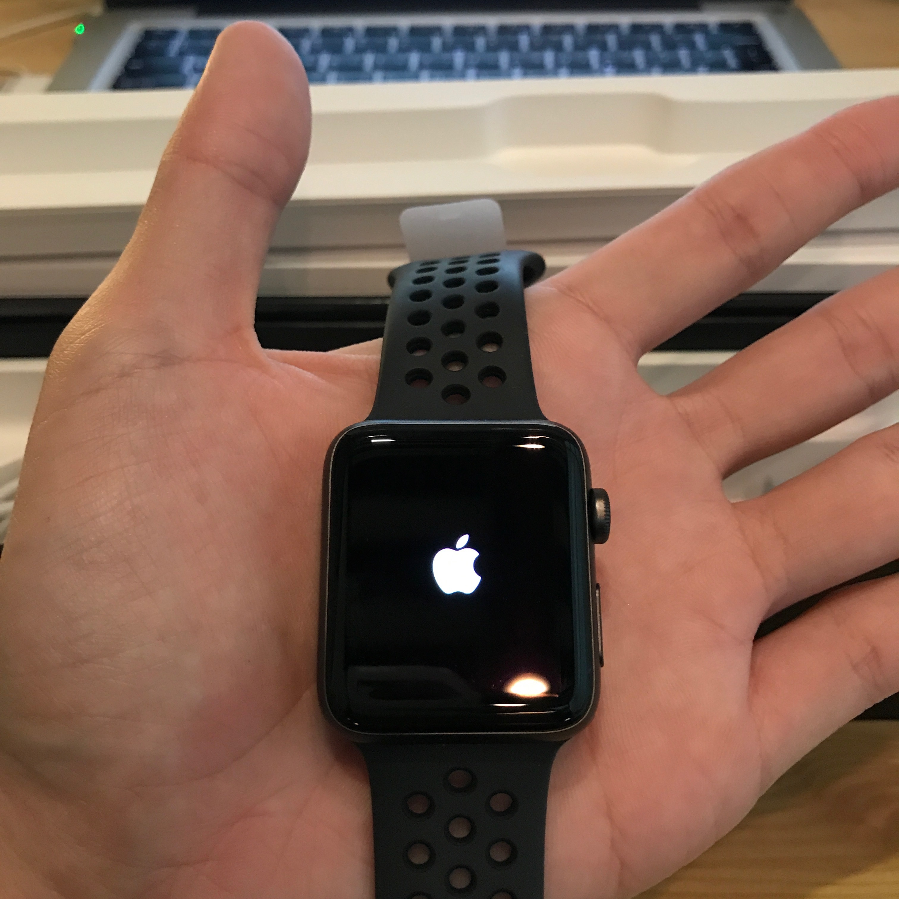 [首次在01的開箱]日本帶回來 Apple Watch 3 Nike+ (GPS + Cellular) - Mobile01