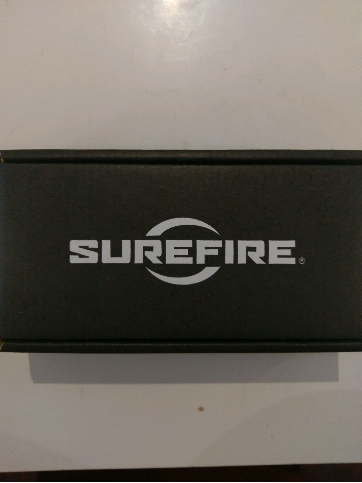 新玩具開箱Surefire E2D LED Defender Ultra