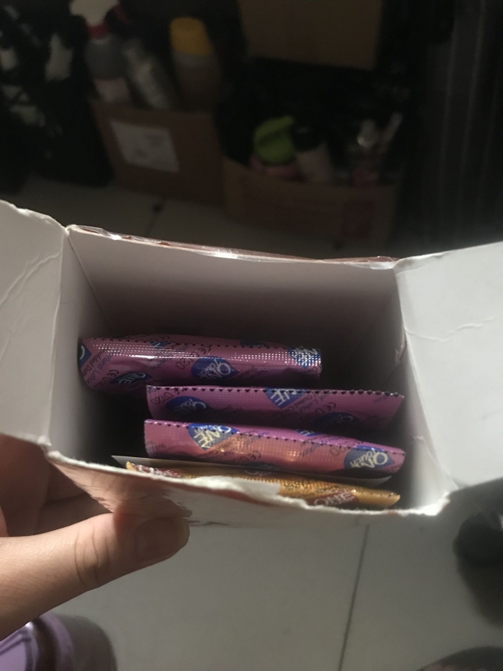 在我男朋友的枕頭下發現了一個沒有拆封過的保險套