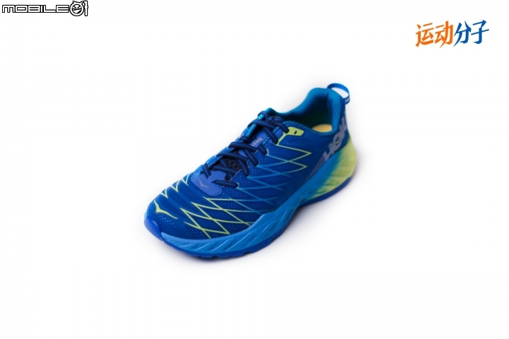 HOKA ONE ONE Clifton 4 VS Clayton 2 對比評測：厚實和輕快，硬彈和柔軟