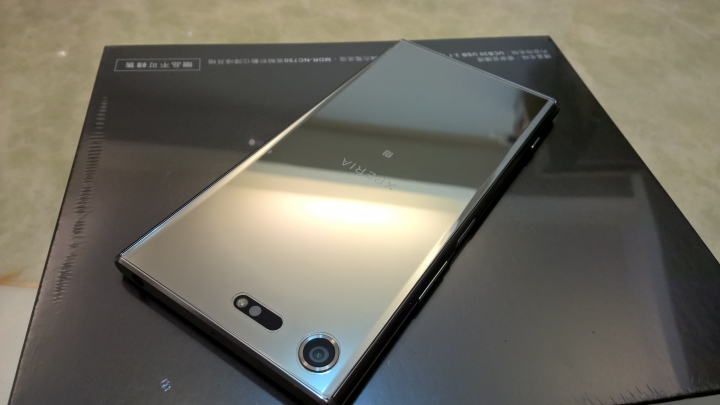Xperia XZ Premium 鏡銀+鏡紅 雙開箱
