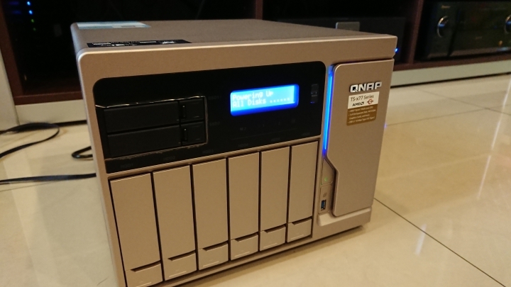 [開箱]QNAP TS-877-1600-8G簡單開箱照~