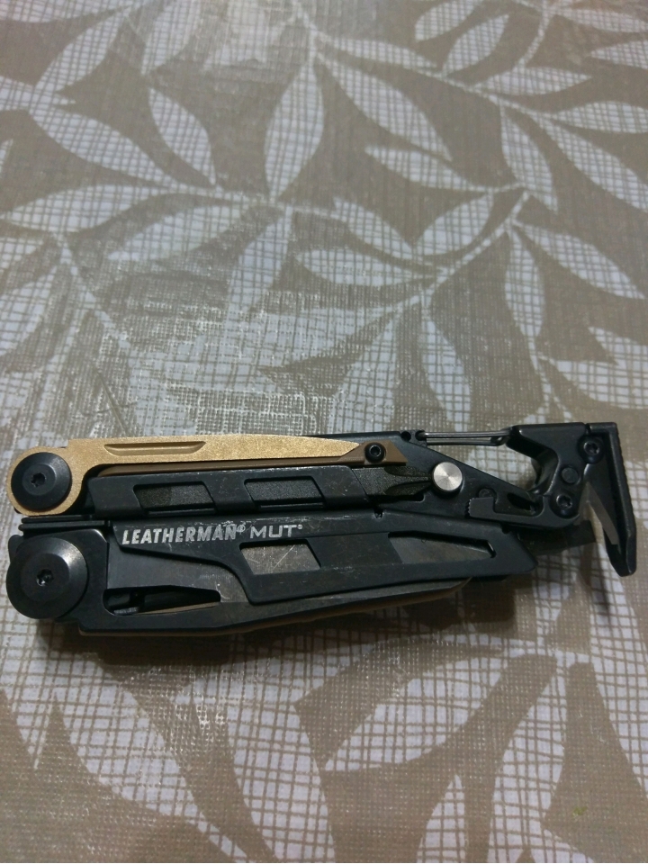 新玩具開箱Surefire E2D LED Defender Ultra