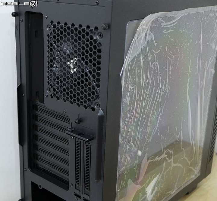 信仰の殼，技嘉AORUS鷹神崛起加入機殼戰局 GP-AC300W 開箱