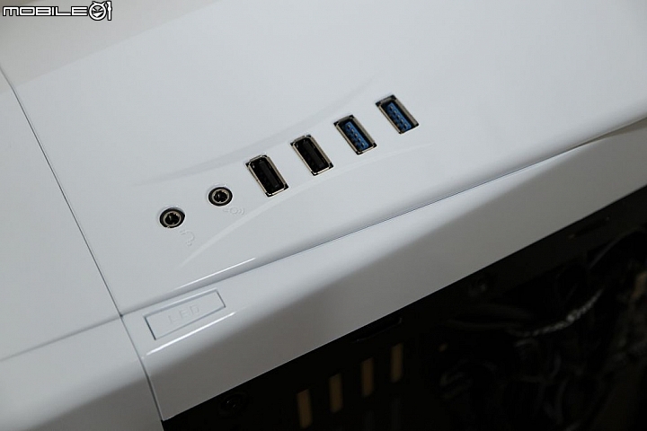 [開箱] RGB跑車奔馳風SilverStone銀欣PM01-RGB