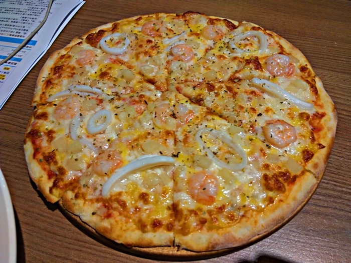 苗栗頭份尚順育樂世界~披薩薄脆好吃~~價格中等實惠~~燉飯也不錯~~