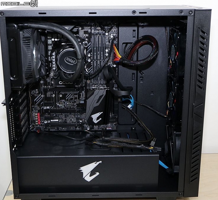 信仰の殼，技嘉AORUS鷹神崛起加入機殼戰局 GP-AC300W 開箱