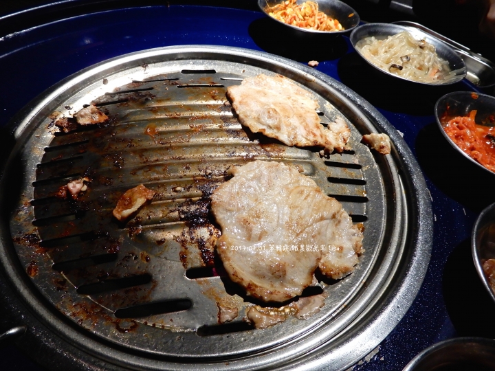 笨豬跳 Bungy Jump Korean BBQ-台北松山 專人服務韓國烤肉，小菜無限暢吃（京華城店）
