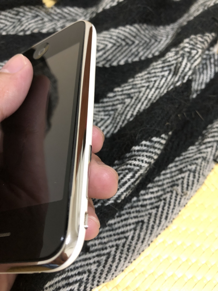 iPhone - iPhone X & 3GS银色不锈钢边框刮痕