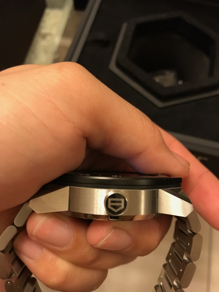 [開箱] 豪雅 TAG Heuer CONNECTED MODULAR 45 智能錶