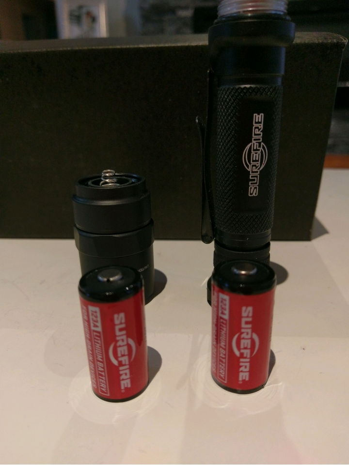 新玩具開箱Surefire E2D LED Defender Ultra