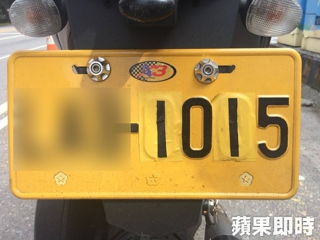 重機車牌貼膠布躲測速飆到花蓮真的GG了
