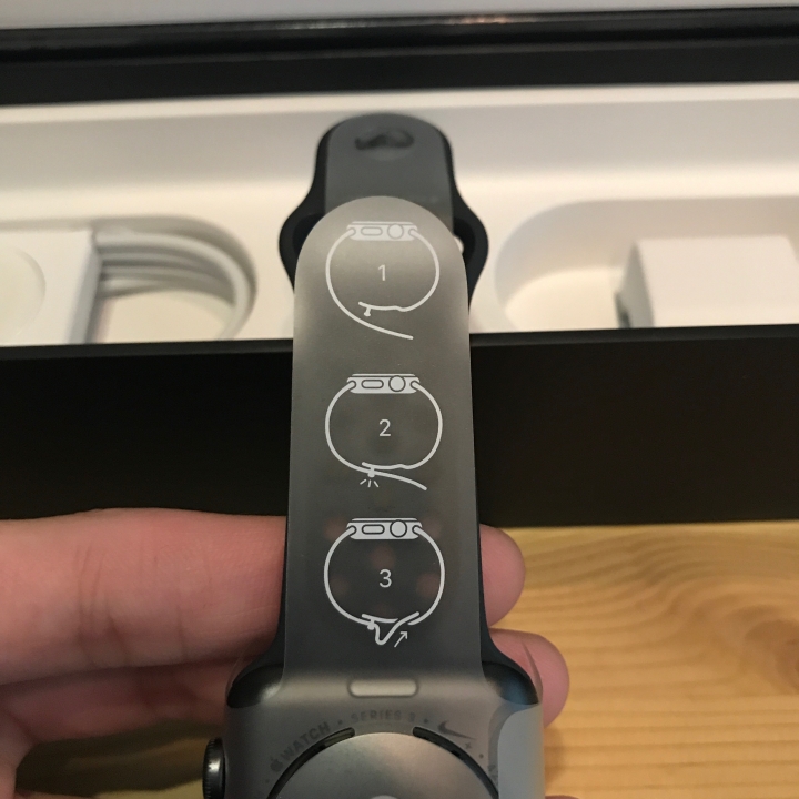[首次在01的開箱]日本帶回來 Apple Watch 3 Nike+ (GPS + Cellular)