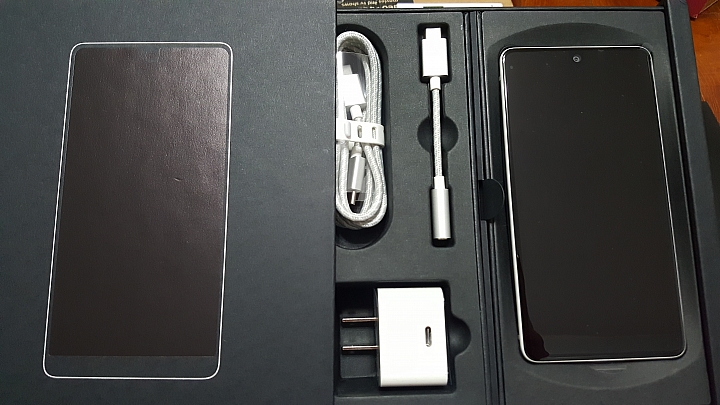 第一次amazon購物與ESSENTIAL PH-1開箱
