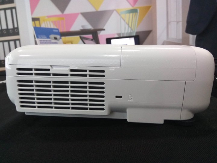 EPSON投影體驗會：01編輯EH-TW650 VS. 筆者 EH-TW5400投影機肉身試用
