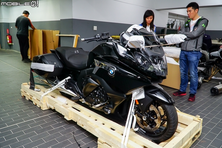 六缸帶箱巡航登陸 2017 BMW Motorrad K1600B 到港開箱！