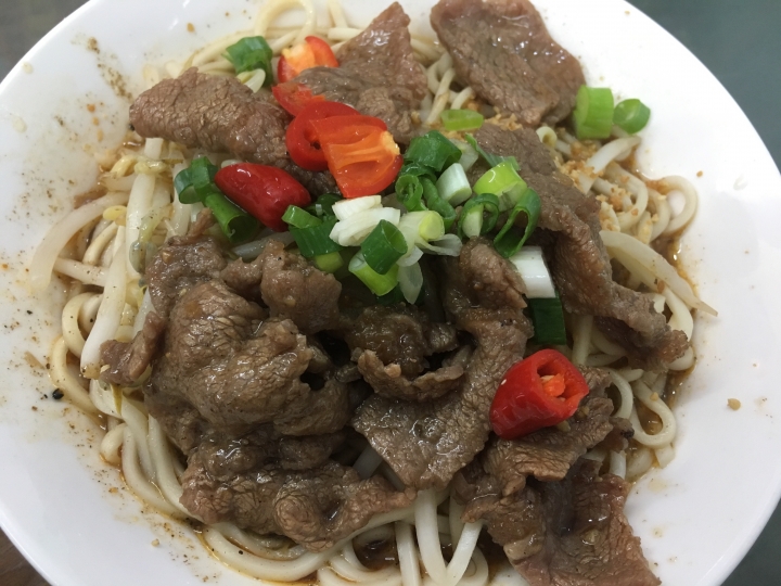 [食記] 至香園，美味的廣東潮汕沙茶牛肉乾麵，從1960年起在台灣台北營業的老店