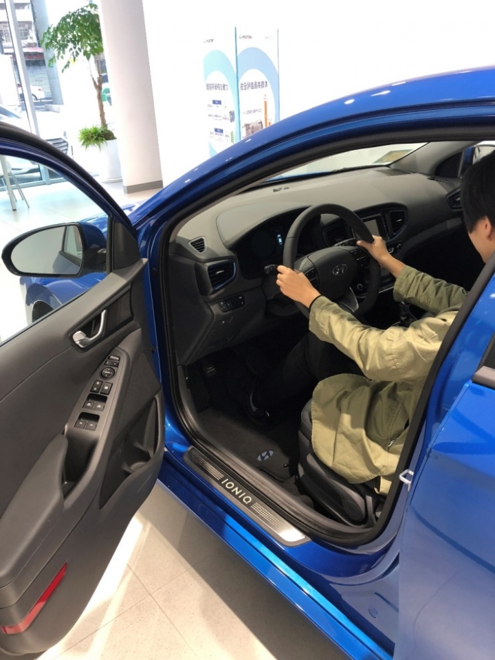 IONIQ還是Elantra 2.0 菁英? 賞車初體驗