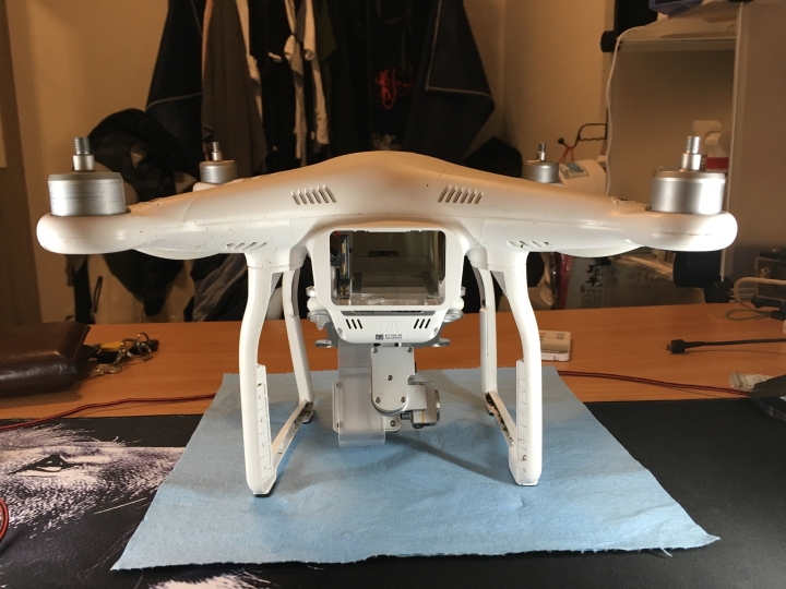 Phantom3 維修問題 及 請問P3遙控器的塑膠是否有劣化問題