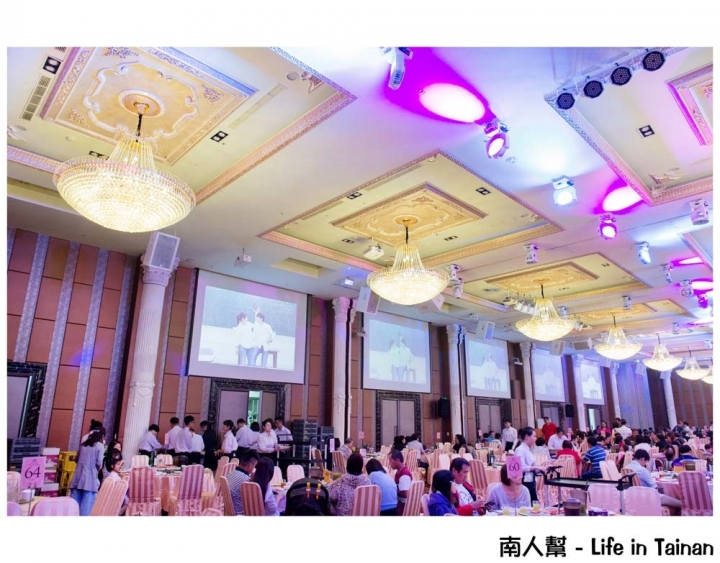 【台南永康-宴客】訂婚|結婚|挑高七米空間|證婚亭|無樑柱設計|舞台燈光秀|多樣宴會廳~情定婚宴城堡