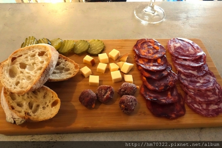 『桃園美食』- 桃園新埔七街．Hop In Taproom / 藝文特區 / Craft Beer / Sake / 精釀啤酒