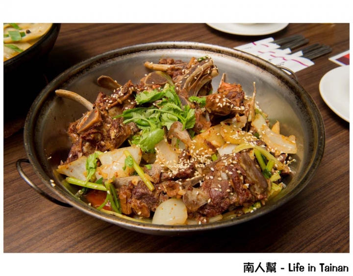 【台南東區-美食】聚餐｜家庭吃飯｜平日午餐限定羊蠍子個人版｜道地北方徐州菜 ~ 大翟門地鍋雞