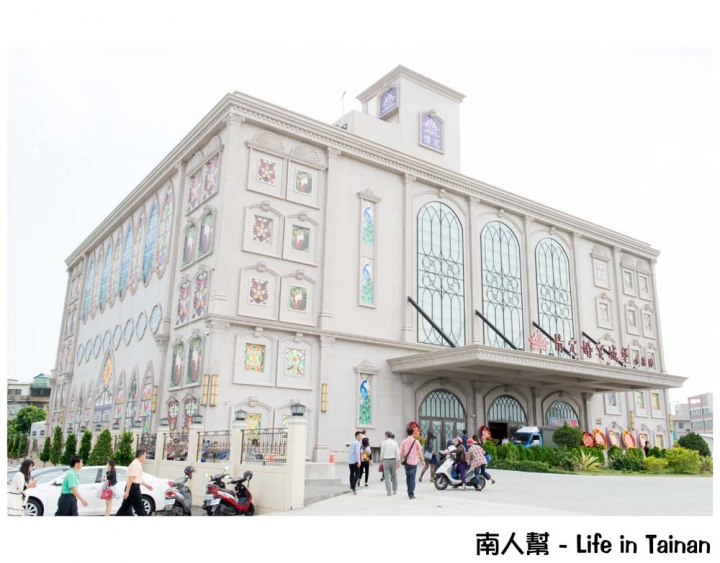 【台南永康-宴客】訂婚|結婚|挑高七米空間|證婚亭|無樑柱設計|舞台燈光秀|多樣宴會廳~情定婚宴城堡
