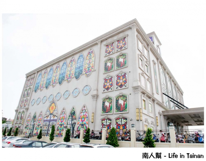 【台南永康-宴客】訂婚|結婚|挑高七米空間|證婚亭|無樑柱設計|舞台燈光秀|多樣宴會廳~情定婚宴城堡