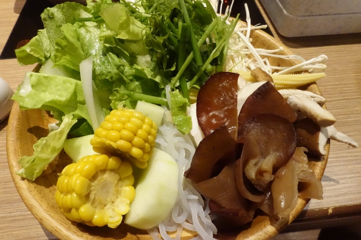 【食記】高雄大魯閣草衙道。涮乃葉日式涮涮鍋吃到飽~多種蔬菜好健康