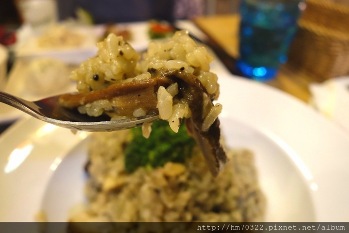 『桃園美食』- 桃園民有十二街．脈脈食舖 minemine restaurant / FB美食社團優惠 / 異國料理 / 全日供餐