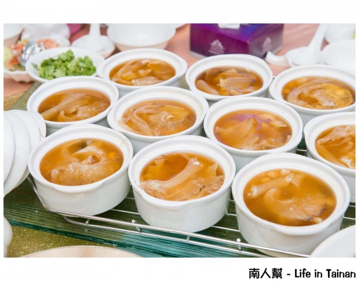 【台南永康-宴客】訂婚|結婚|挑高七米空間|證婚亭|無樑柱設計|舞台燈光秀|多樣宴會廳~情定婚宴城堡