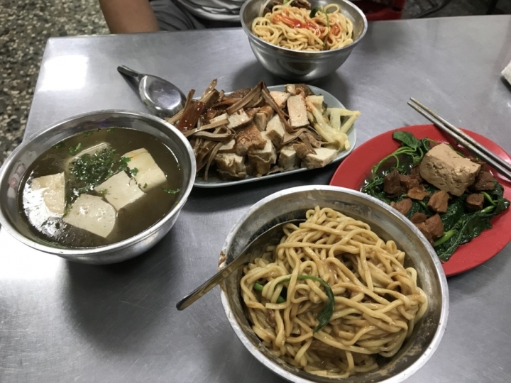 【美食。食記】彰化 中正路 豆香實在 老店味濃 三民素食