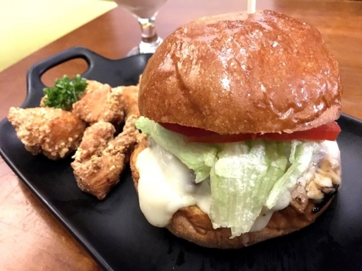 【台北捷運忠孝新生站】 Take Out 手工漢堡 貓咪餐廳