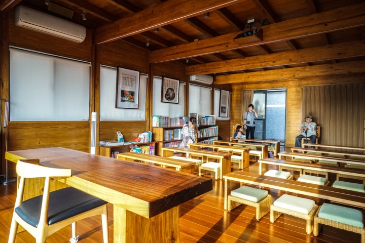 臺中午茶拾光 | 羅布森書蟲房LOBSANG BOOKS 隱藏在鄉間裡的獨立書店 書香、木頭香、咖啡香 療癒的午茶時光