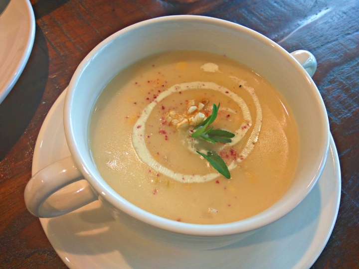 [焗烤/燉飯/義大利麵/披薩]苗栗縣竹南鎮藍多舒心料理(艾蜜奇的新品牌)~以花佐菜~鄉村風裝潢~