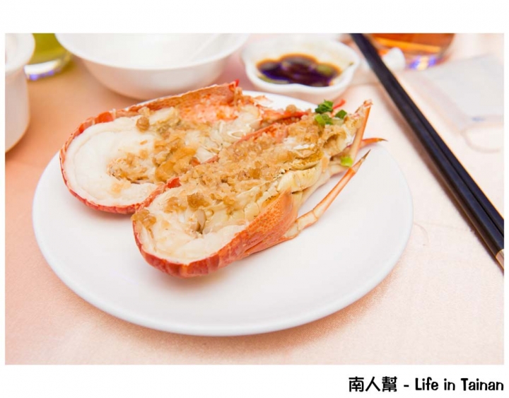 【台南永康-宴客】訂婚|結婚|挑高七米空間|證婚亭|無樑柱設計|舞台燈光秀|多樣宴會廳~情定婚宴城堡