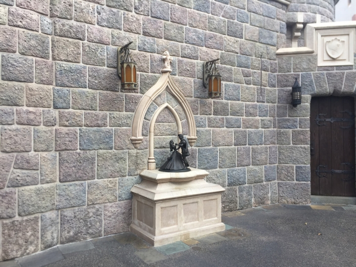 【2017香港迪士尼】迪士尼樂園DAY1(上)。小小世界 春日明星嘉年華遊行 迪士尼魔法書房