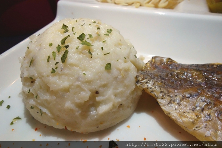 『桃園美食』- 桃園民有十二街．脈脈食舖 minemine restaurant / FB美食社團優惠 / 異國料理 / 全日供餐