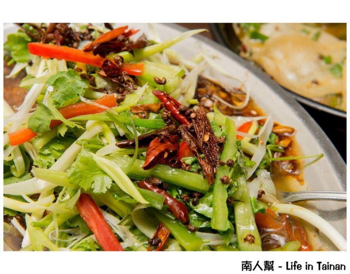【台南東區-美食】聚餐｜家庭吃飯｜平日午餐限定羊蠍子個人版｜道地北方徐州菜 ~ 大翟門地鍋雞