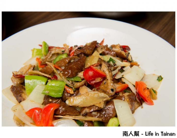 【台南東區-美食】聚餐｜家庭吃飯｜平日午餐限定羊蠍子個人版｜道地北方徐州菜 ~ 大翟門地鍋雞