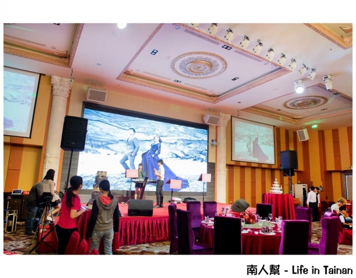 【台南永康-宴客】訂婚|結婚|挑高七米空間|證婚亭|無樑柱設計|舞台燈光秀|多樣宴會廳~情定婚宴城堡