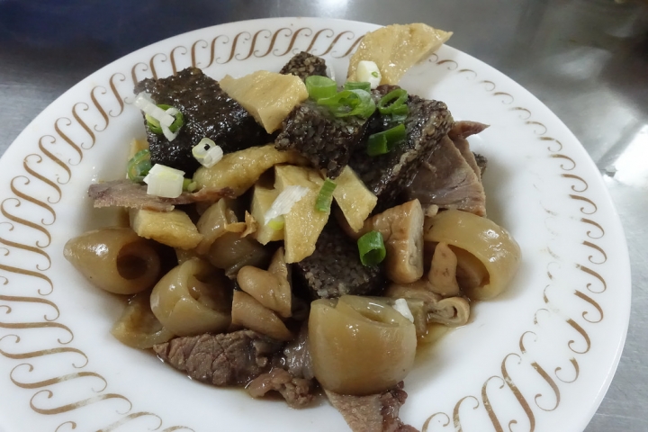 【食記】台南中西區。民生路海安路口無名藍招牌意麵
