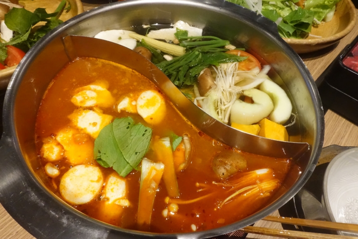 【食記】高雄大魯閣草衙道。涮乃葉日式涮涮鍋吃到飽~多種蔬菜好健康