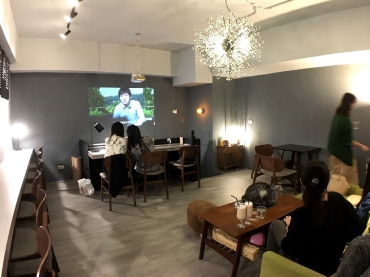 【台北捷運忠孝新生站】 Take Out 手工漢堡 貓咪餐廳