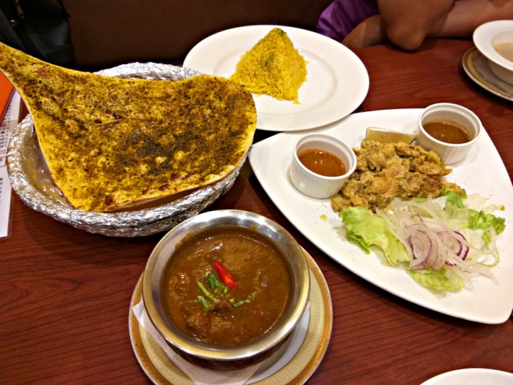 高雄市[印度料理]印度皇宮-大魯閣草衙道店-異國料理~印度咖哩+烤餅+香料奶茶~~