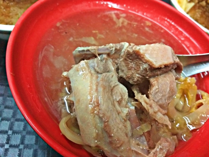 高雄市鹽埕區北港蔡三代筒仔米糕~60年的老店~米糕好吃, 旗魚環湯造型不同旗魚丸~