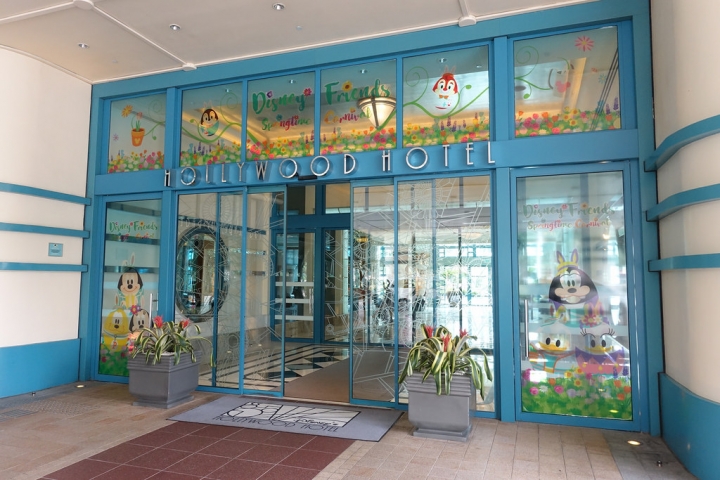 【2017香港迪士尼】迪士尼樂園DAY1(上)。小小世界 春日明星嘉年華遊行 迪士尼魔法書房