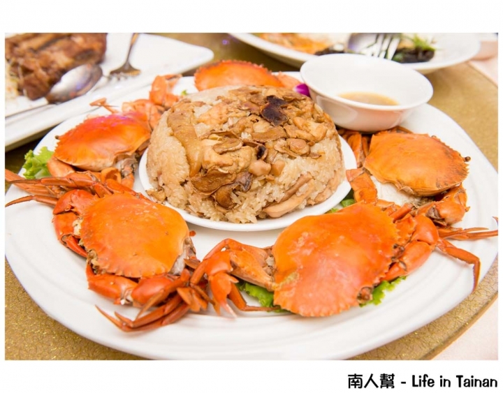 【台南永康-宴客】訂婚|結婚|挑高七米空間|證婚亭|無樑柱設計|舞台燈光秀|多樣宴會廳~情定婚宴城堡
