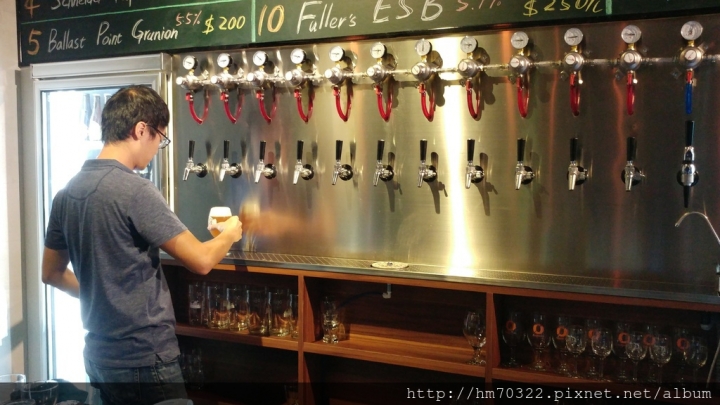 『桃園美食』- 桃園新埔七街．Hop In Taproom / 藝文特區 / Craft Beer / Sake / 精釀啤酒