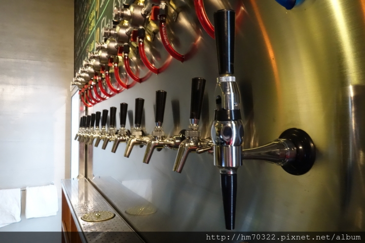 『桃園美食』- 桃園新埔七街．Hop In Taproom / 藝文特區 / Craft Beer / Sake / 精釀啤酒